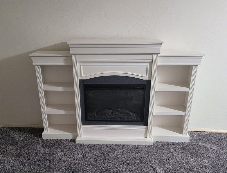 Electric Fireplace In Bookcase 