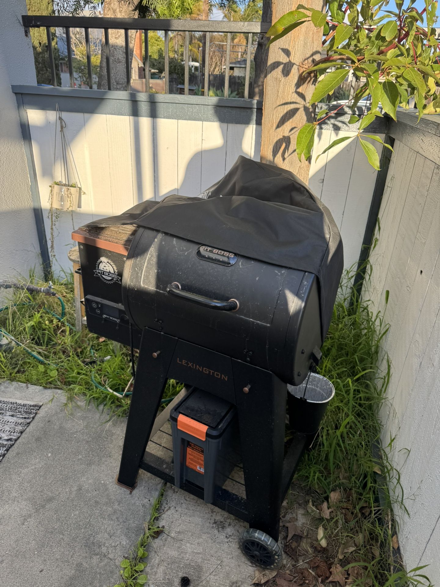 Wood Fired Pellet Pit Boss Lexington Pellet Grill LIKE NEW Pit