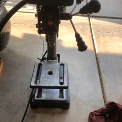 Central Machinery Drill Press 5 Speeds Like New Works Good Whit Light And Key 80 Dls