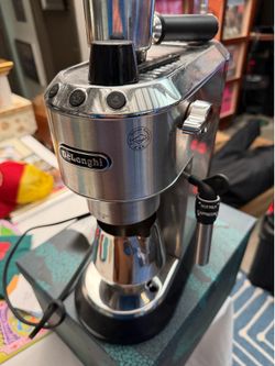 De’Longhi Dedica EC680 Espresso Machine — Stainless Steel, 15-Bar