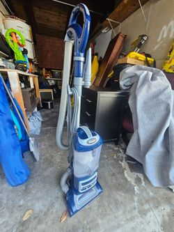 Shark Navigator Lift-Away Deluxe NV360 Vacuum