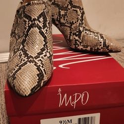 New! Women's faux snakeskin Shoe -Boots size 9.5