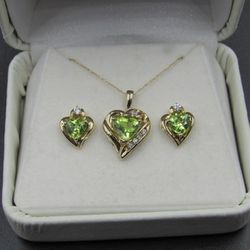 18" 10K Gold Peridot And CZ Diamond Necklace & Earrings Heart Set