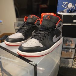  Jordan 1 Mid 