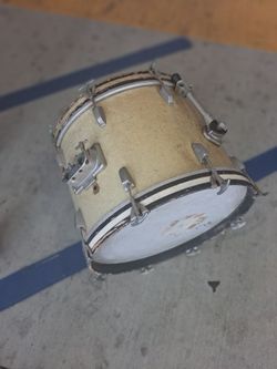 Vintage Ludwig shell kit.....Keystone /Olive badge era....20"k...12"t....16"fl......$500