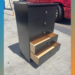 5 drawers dresser/ Five drawers dresser