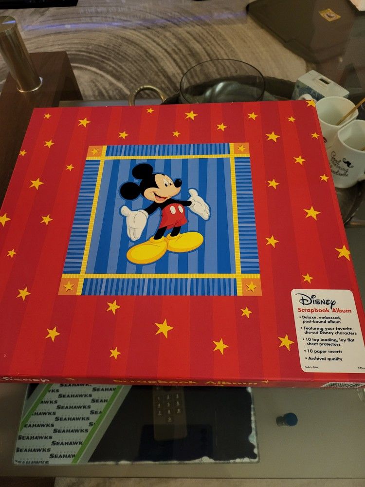 Disney Scrap Book. Open. Never Used .... Legit