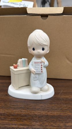 Precious Moments Love Never Fails Teacher Porcelain Figurine 1984 4.5in