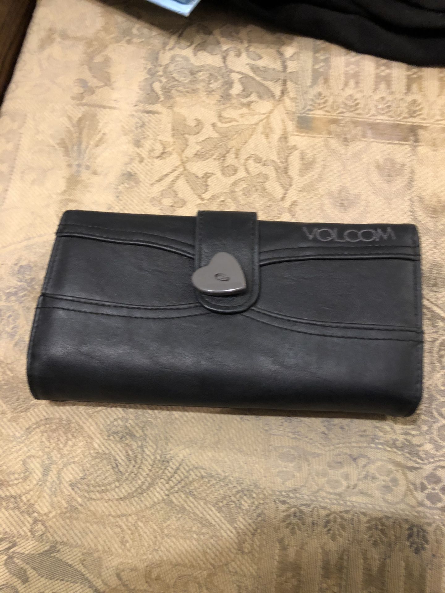 Volcom women’s wallet