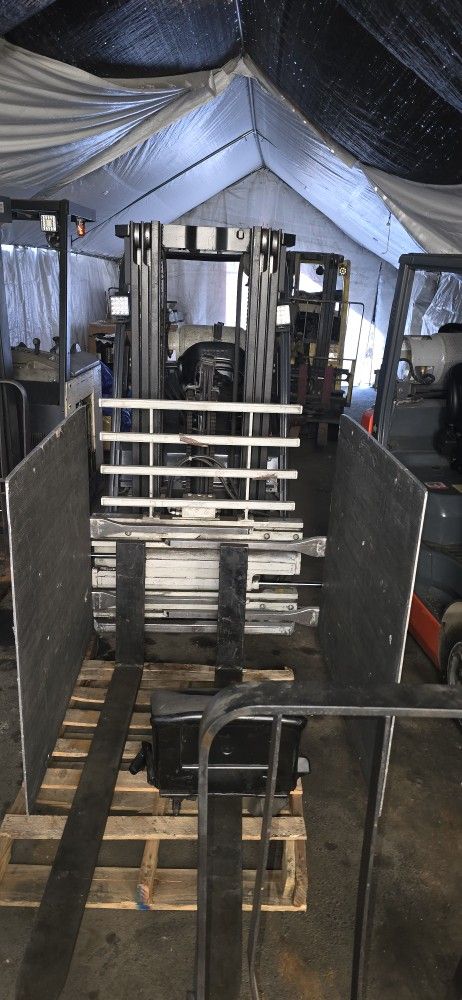 Toyota Forklift With Carton Clamps For Sale/rent