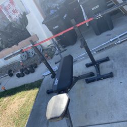 Weight Bench With 7 Ft Olympic Barbell