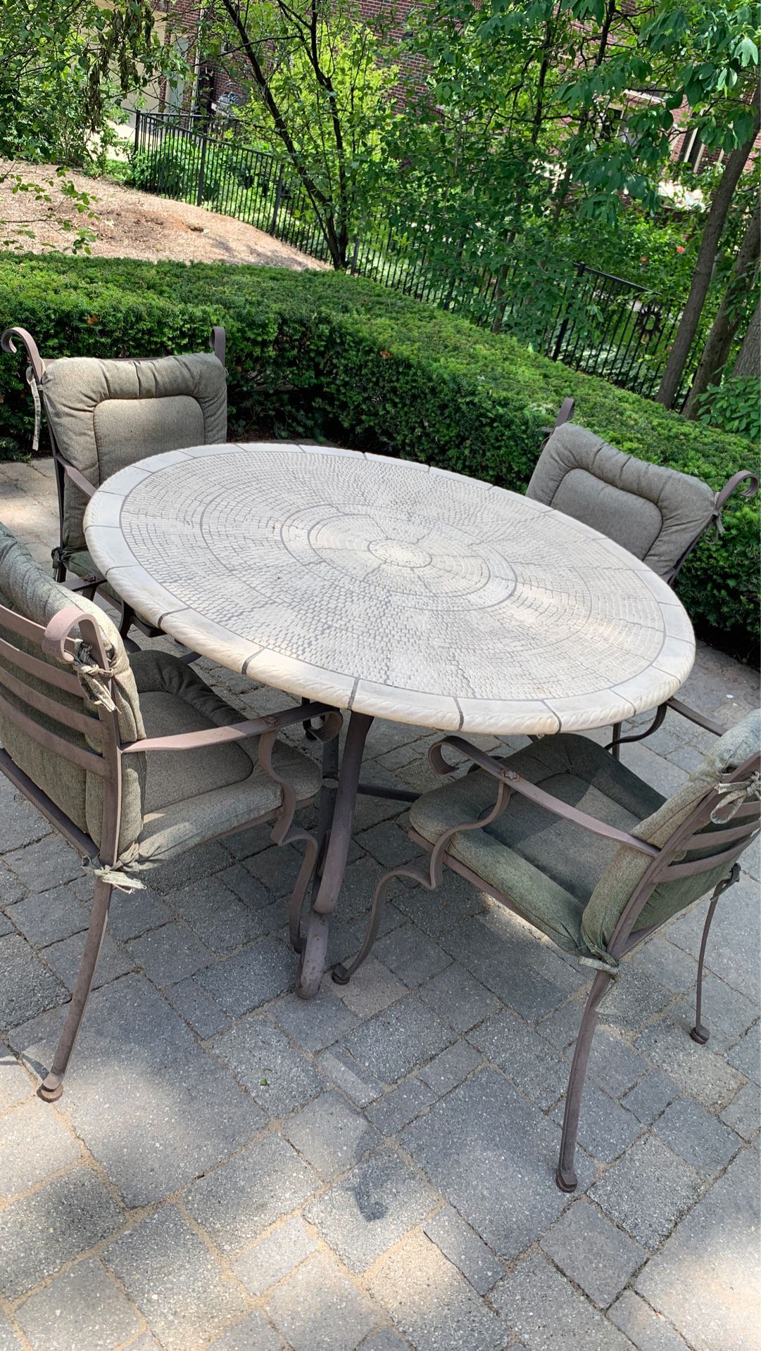 Patio furniture (4) chairs and round table