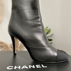 Pre-Owned Chanel Short Boots Size 36