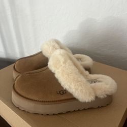 Women’s Ugg Slippers 
