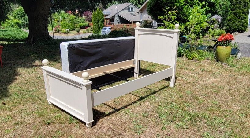 Ashley Furniture Cottage Retreat Twin Bed