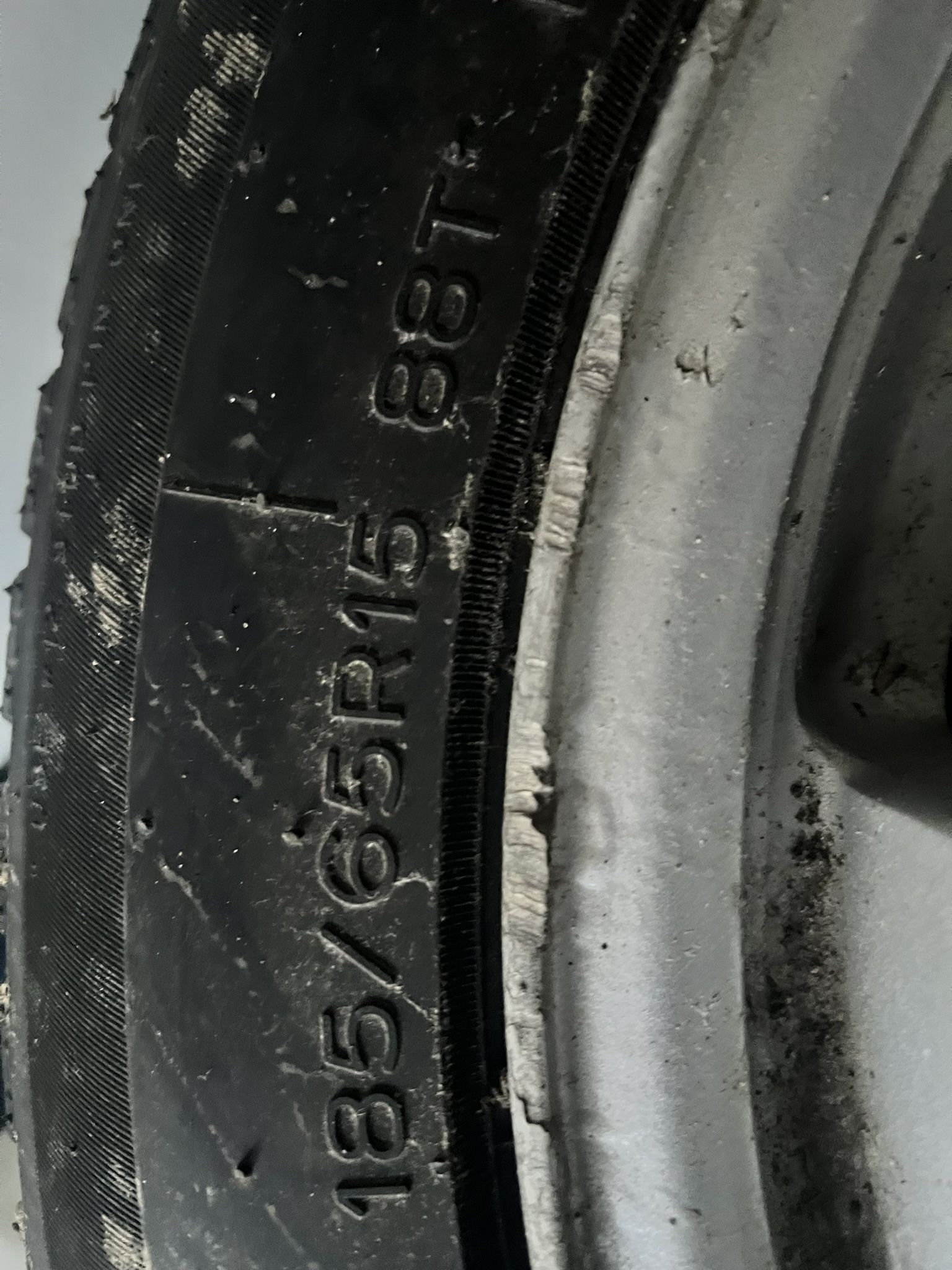 185 65 15 Tire With Rim