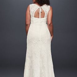 V-neck wedding dress size 16