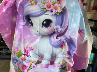 Unicorn baby shower elements