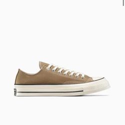 Converse “Chuck Taylor”