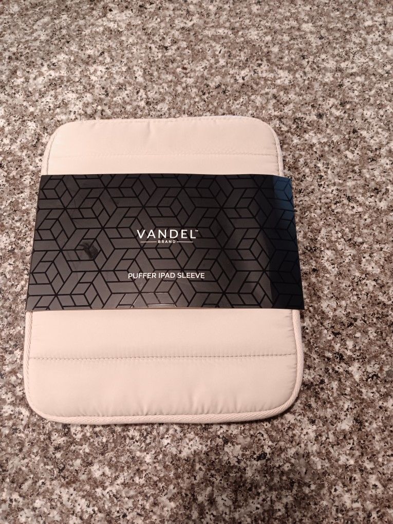*NEW* Vandel IPad Soft Case 9-11in