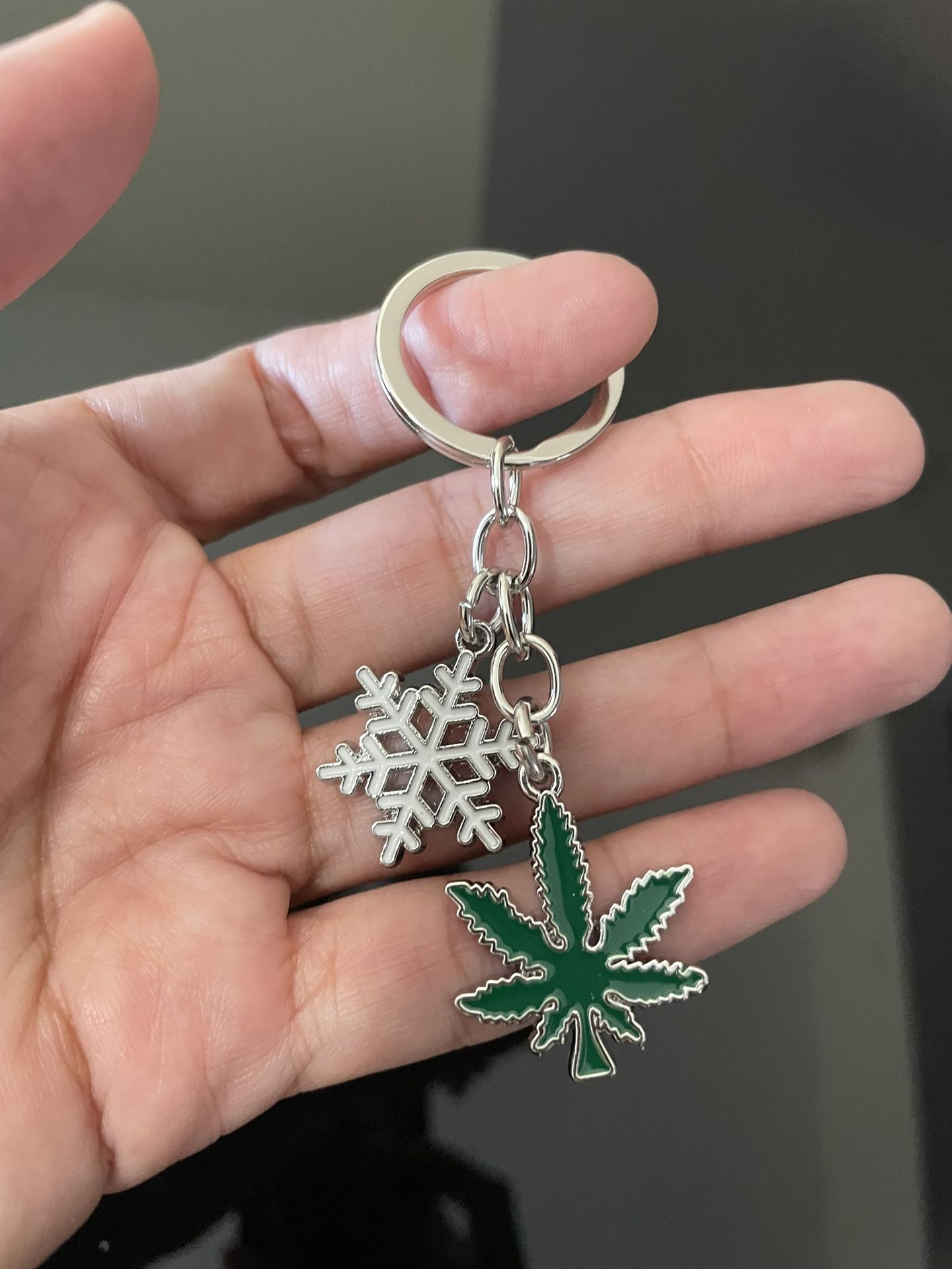 Brand New Winter Snowflake Leaf Charm Keychain