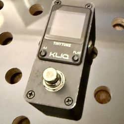 KLIQ TinyTune Clip-On Tuner Pedal – Super Compact!