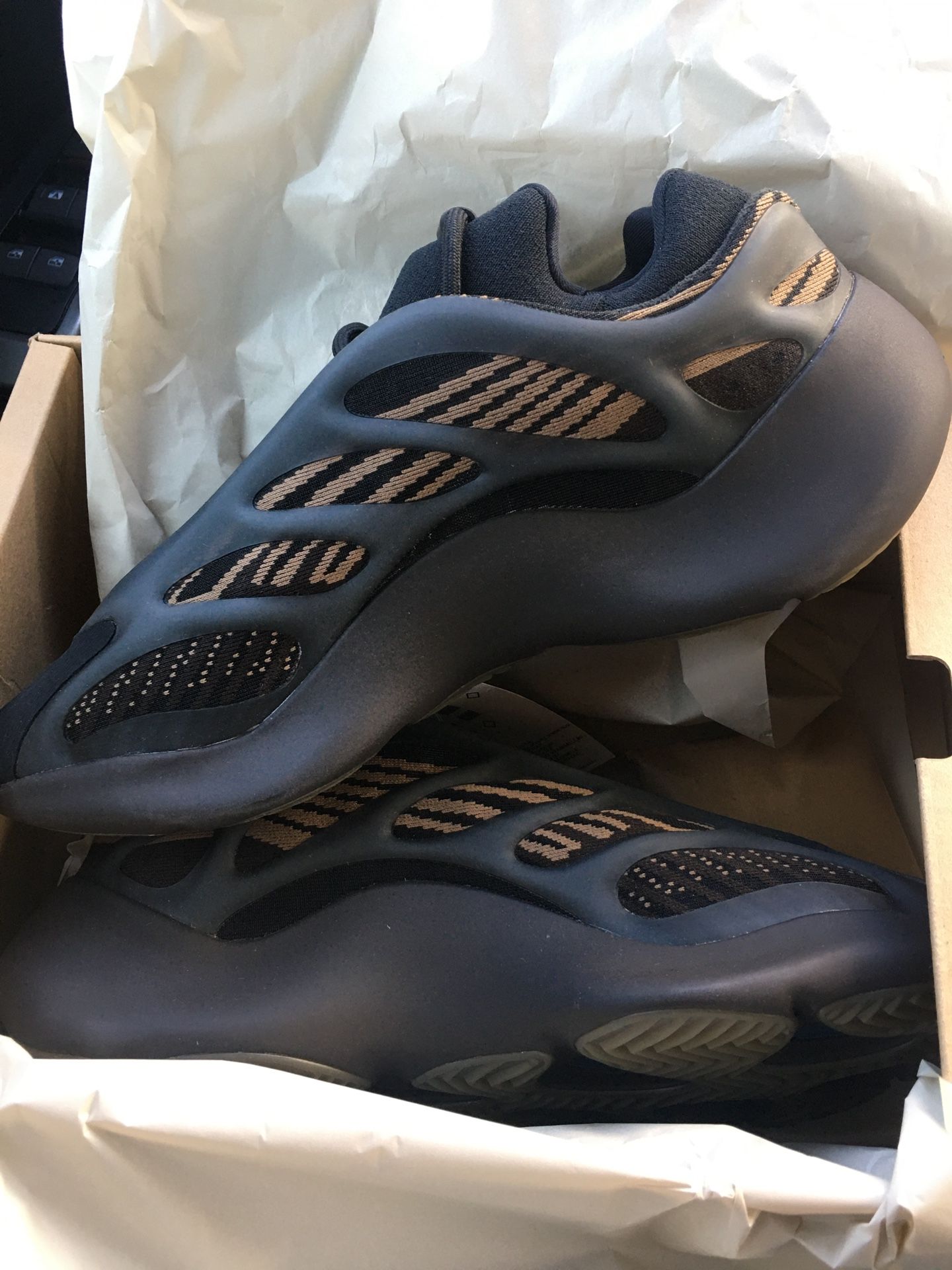 Yeezy 700 Clays Size 7