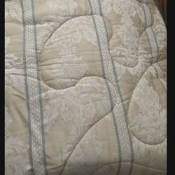 Quilt , Queen Size, bedskirt, curtains, shams. Used