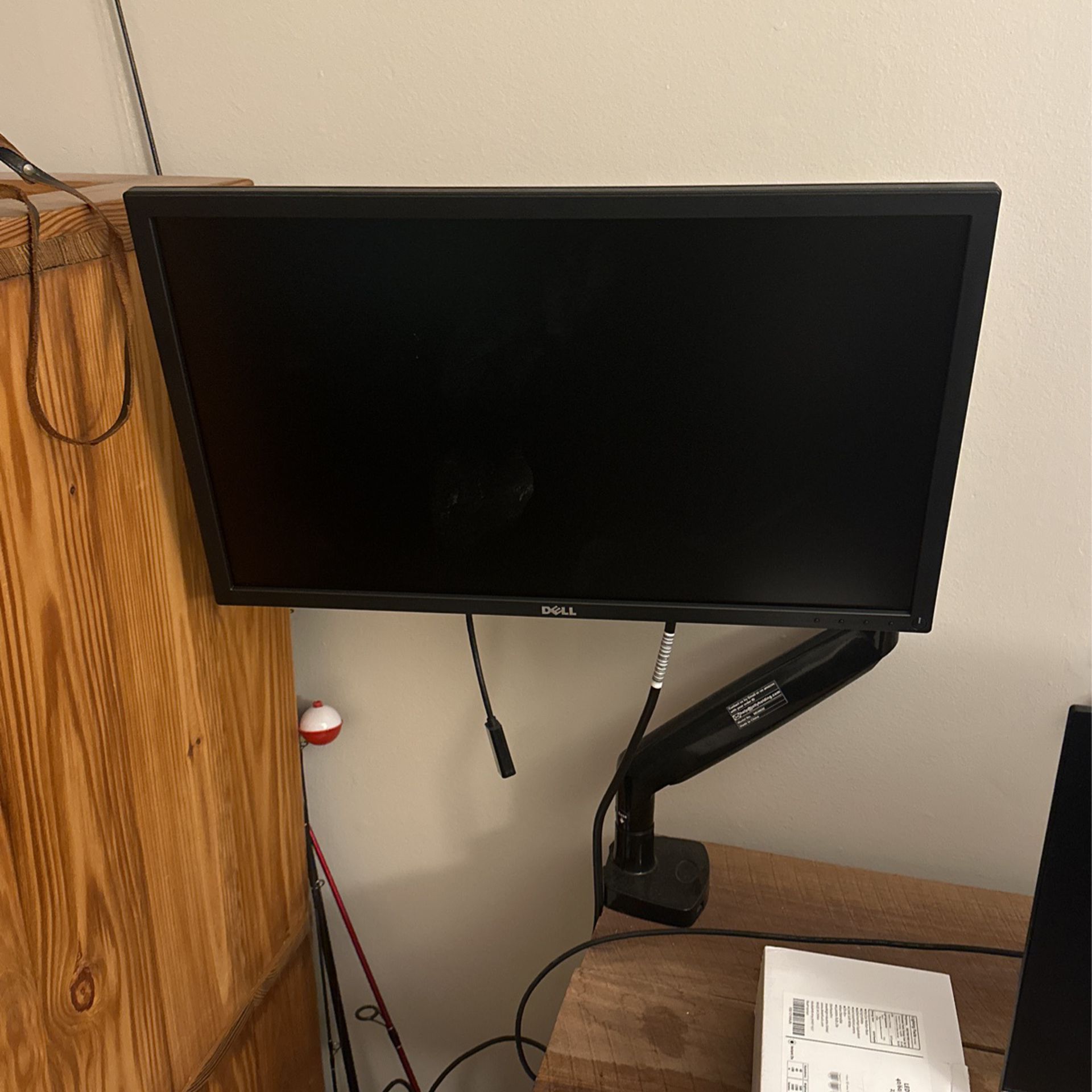 24 Inch Dell Monitor With Swivel Mount 