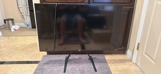 TCL Roku 43” TV 43S515