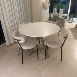 Table With 4 Chairs