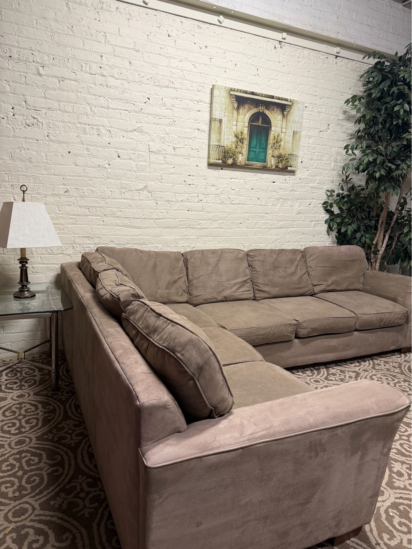 Large L-Shape Sectional Couch (Free Delivery)