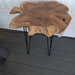 Nuevas Mesas De Madera  $35 Cada Unz O $60 Por Los Dos 