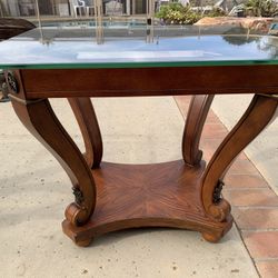 End/Side Table. $30.00.      Chino, Ca