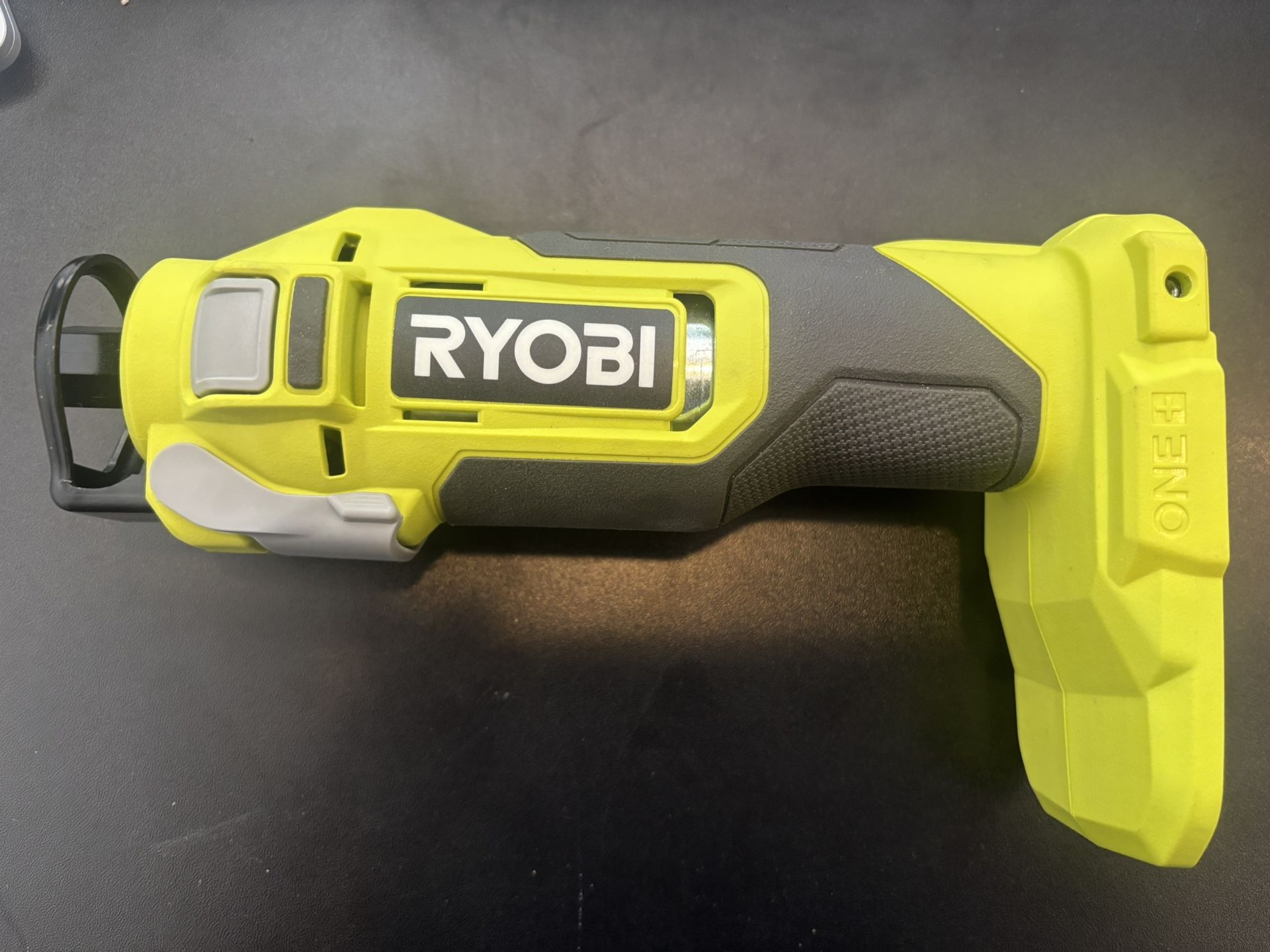 18V Cut-Out Tool PCL540