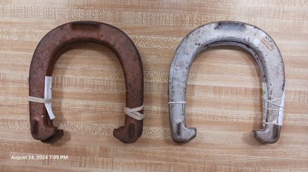 HORSESHOES (2 PAIR)