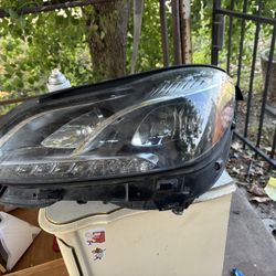 E 350 Mercedes Headlight