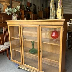 Mid Century Vintage Display Cabinet