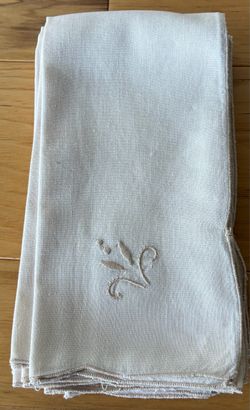 15 Embroidered, ivory, cloth, dinner napkins, 2 patterns.