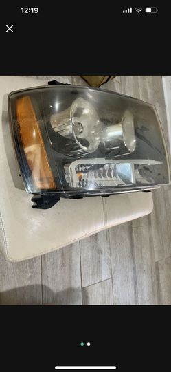 Chevy Avalanche Headlight