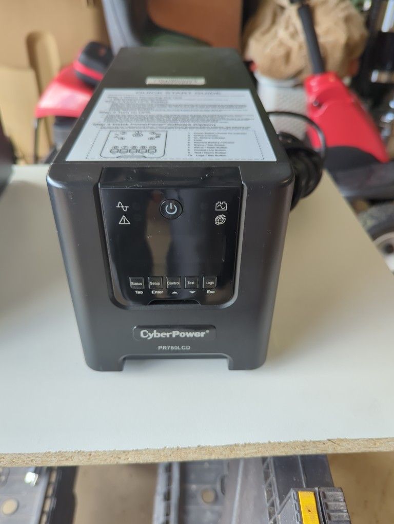 UPS CyberPower PR750 LCD