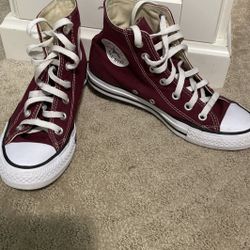 Maroon Converse Size: 8
