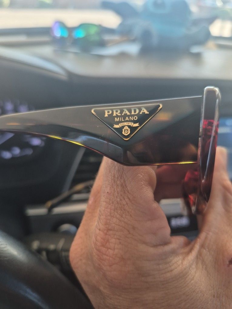 PRADA SUN GLASSES