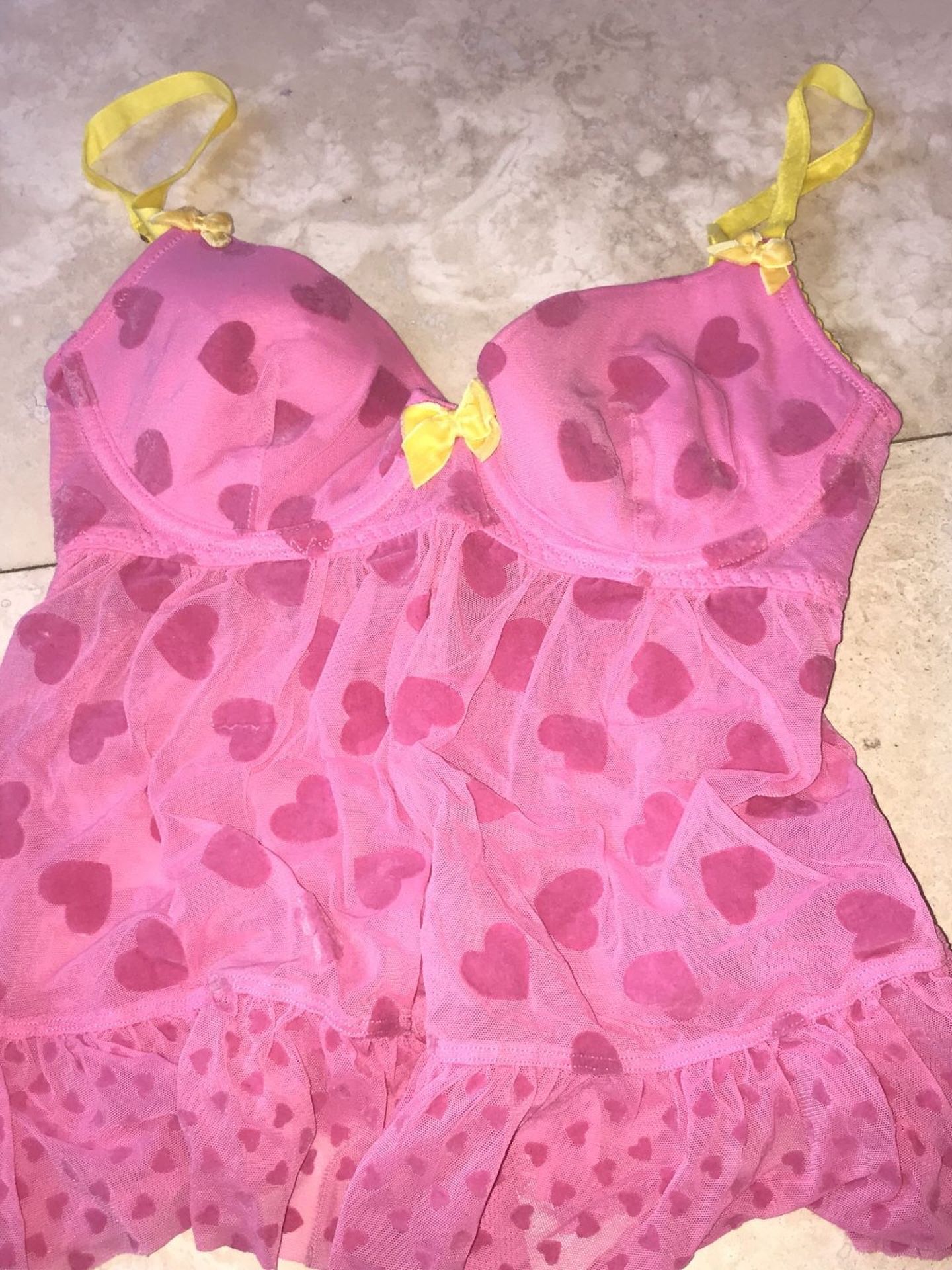 Victoria Secret lingerie pieces size small and Medium never worn !!!