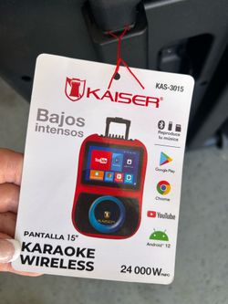 Rolling karaoke machine with screen