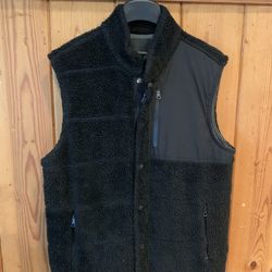 BANANA REPUBLIC FURRY VEST SIZE LARGE.
