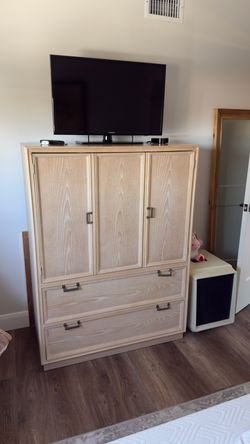 Drexel cabinet—excellent condition