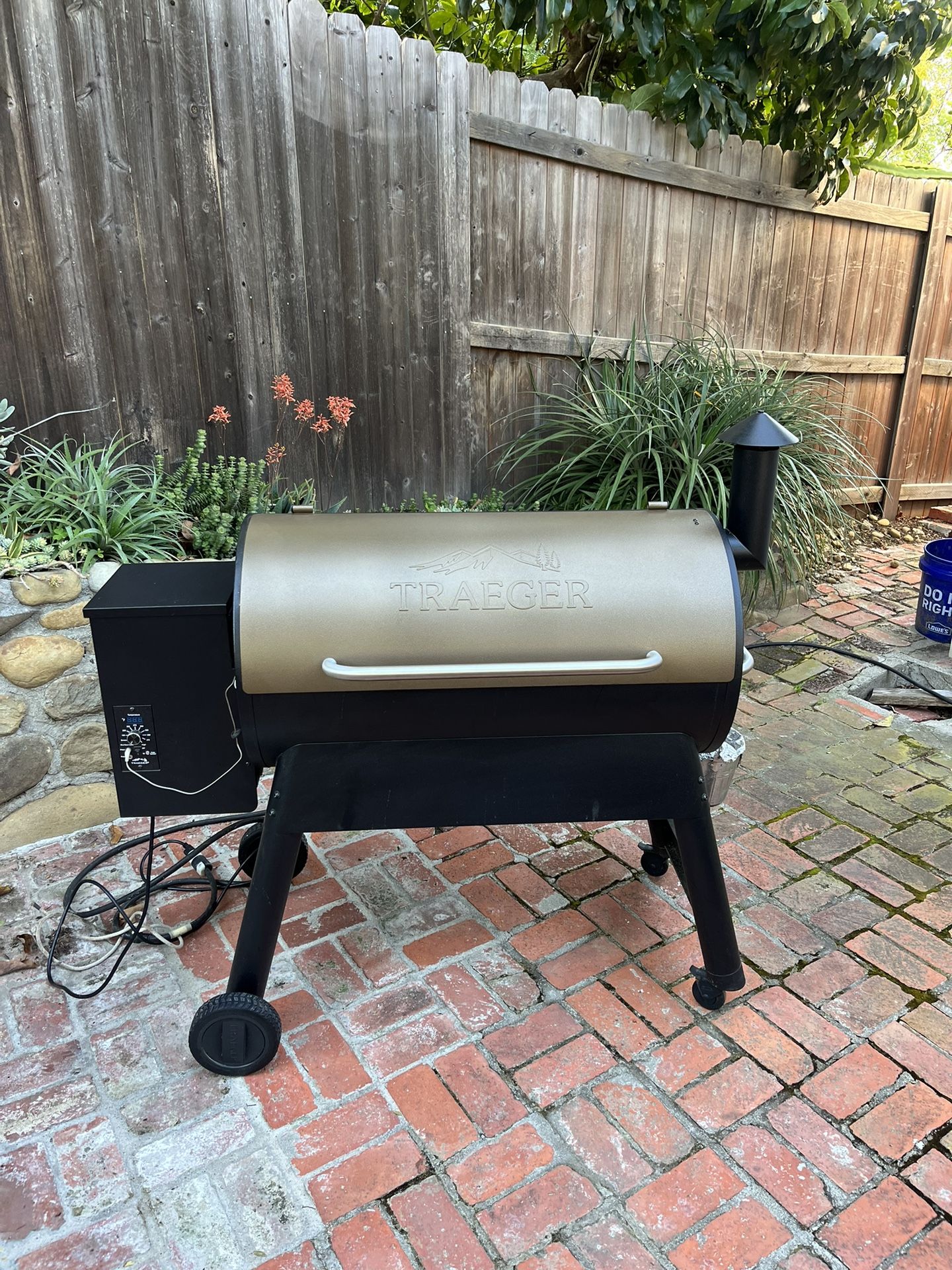 Traeger Pro Series 34 (like new)