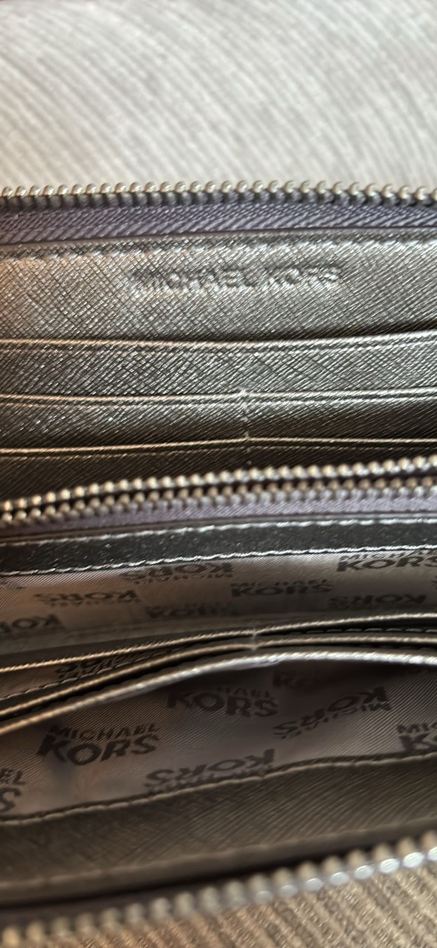 MK WALLET. LIKE NEW!
