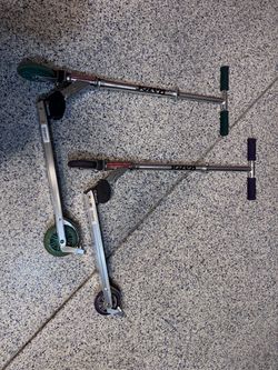Razor Kick Scooters – Lot of 2